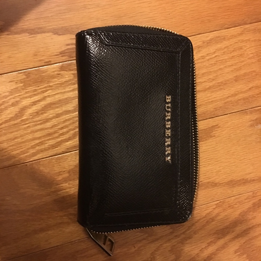 Authentic Burberry Wallet. Great condition